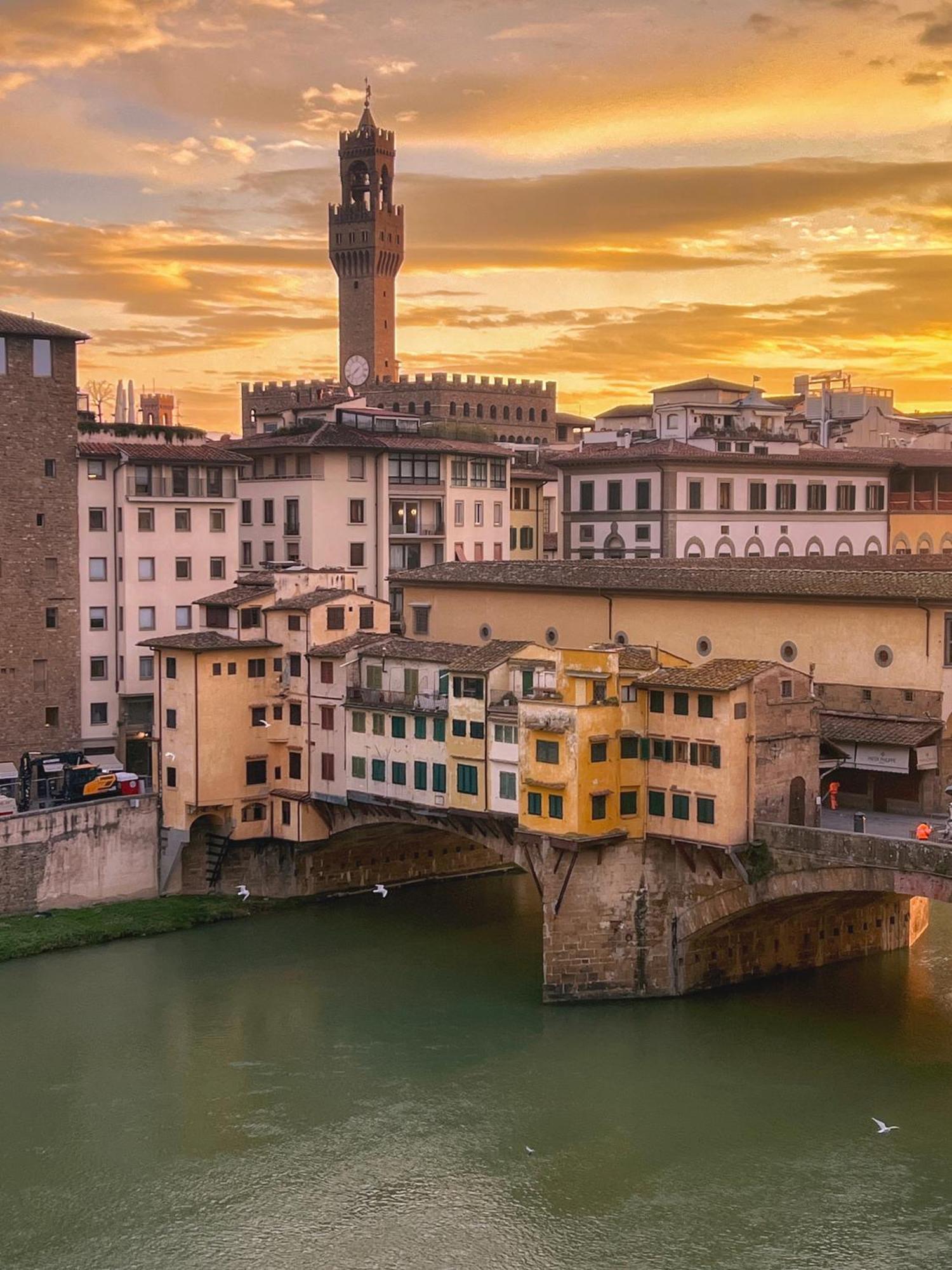 Ponte Vecchio View Luxury Apartment Флоренция Екстериор снимка