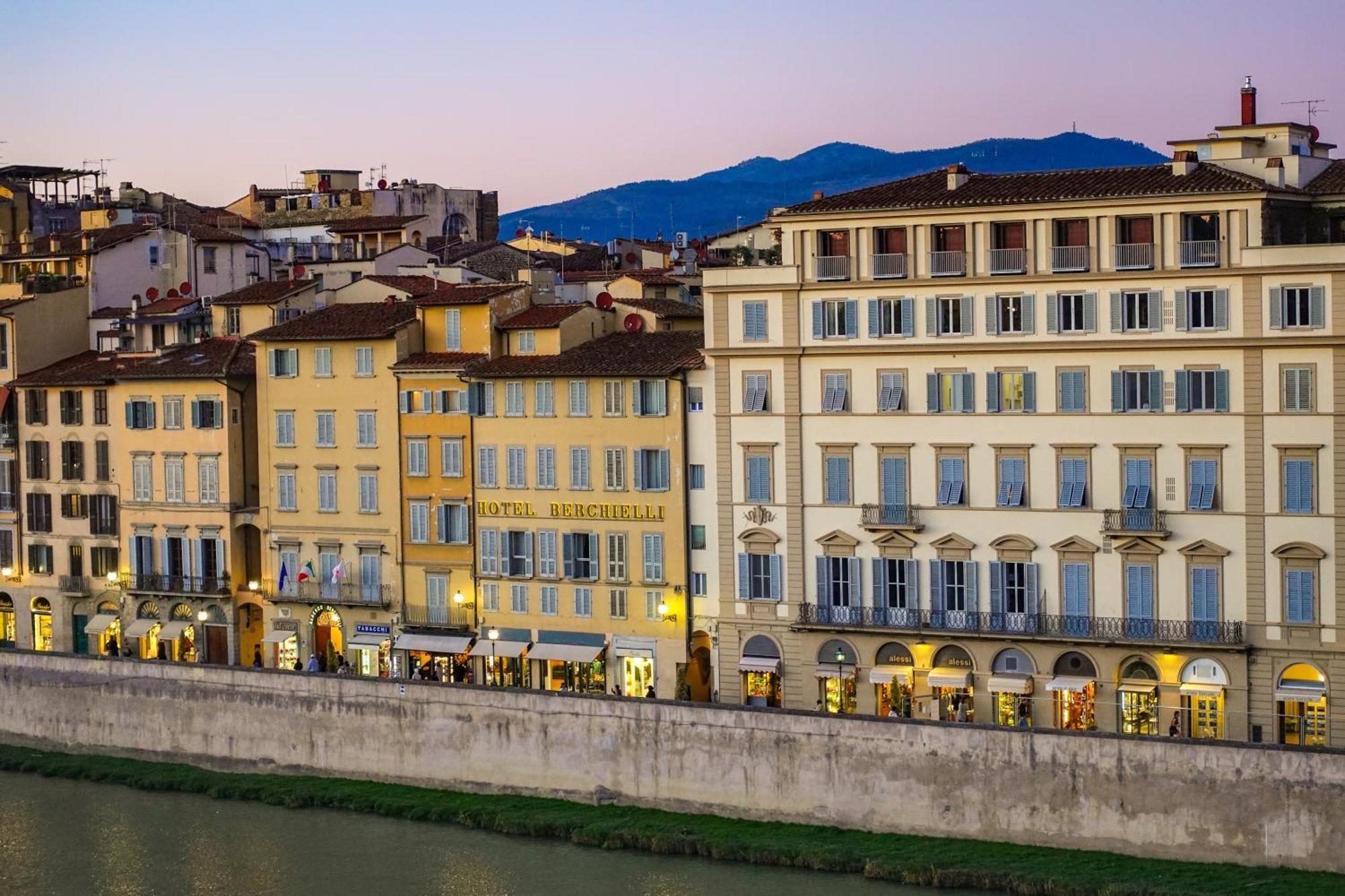Ponte Vecchio View Luxury Apartment Флоренция Екстериор снимка